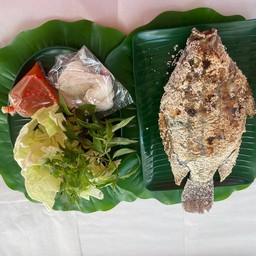 ปลานิลย่างเกลือพร้อมชุดเมี่ยง ชุดกลาง