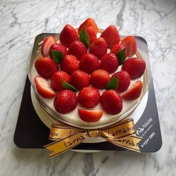 Strawberry Blossom white larna Cake 2 pound