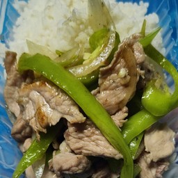 ผัดพริกหยวกหมูราดข้าว