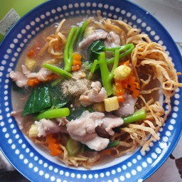 ราดหน้าหมี่กรอบ