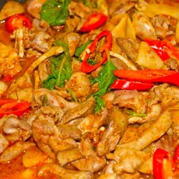 พริกแกงเครื่องใน  ราดข้าว