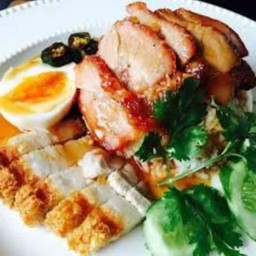 ข้าวหมูแดงหมูกรอบ