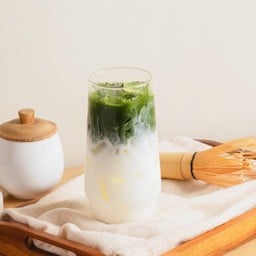 Iced Matcha Latte มัทฉะลาเต้เย็น