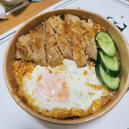 หมูชิ้นกระเทียมพริกไทย