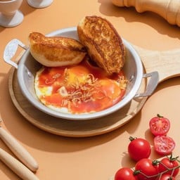 ไข่ดาวราดซอสโก๋ในซอย Fried Eggs with Koh Nai Soi Sauce