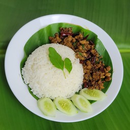 ข้าวราดกะเพราหมูแห้งๆแซบๆ