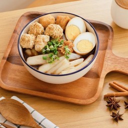 ก๋วยจั๊บไก่ก้อน Chinese Roll Noodle Soup with Minced Chicken