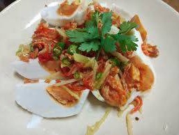 ยำกุ้งแห้งไข่เค็ม