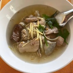 ข้าวต้มเครื่องในหมู