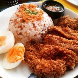 ข้าวคลุกพริกเกลือ หมูทอด