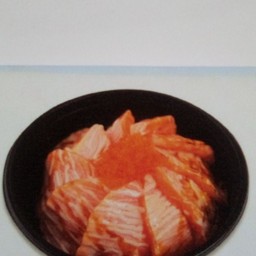 ข้าวหน้าแซลมอนย่างไฟ