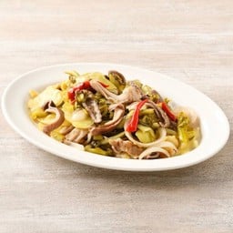 E32 กระเพาะหมูผัดเกี้ยมฉ่าย 酸菜炒猪肚
