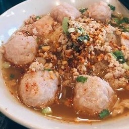 ก๋วยเตี๋ยวต้มยำหมูสับก้อน