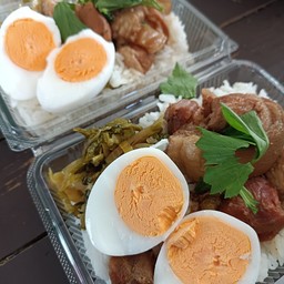 ข้าวขาหมูตุ๋นยาจีน