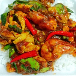 ผัดพริกแกงใต้ราดข้าว