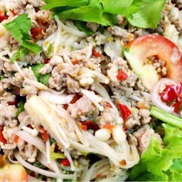 ยำเห็ดเข็มทองหมูสับ