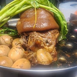 ขาหมูเนื้อทอง