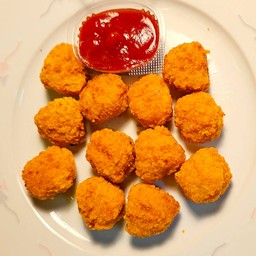 ไก่ป๊อปสไปซี่ 12 ชิ้น + ซอสมะเขือเทศถ้วย 1 ออนซ์