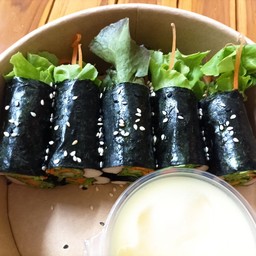 สลัดโรล สาหร่ายปูอัด 10ชิ้น