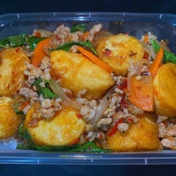 ข้าวหมูสับผัดพริกเผาเต้าหู้ไข่