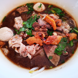 ก๋วยเตี๋ยวหมู พิเศษ