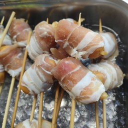 ไส้กรอกพันเบคอน