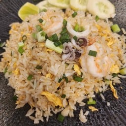 [อร่อยซ่ากับโค้ก] L82 ข้าวผัดทะเล +  โค้กไม่มีน้ำตาล  (ขวด)