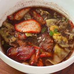 เกี๊ยวหมูแดงน้ำตก