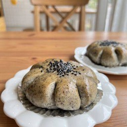 ขนมปังไส้งาดำ