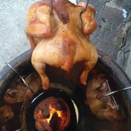 ไก่อบโอ่งสี่มุมเมือง ปุ้ย ตลาดสี่มุมเมือง