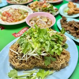 ยำปลาดุกฟู