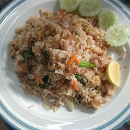 ข้าวผัดหมูกรอบ