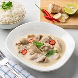 ต้มข่าไก่ใช้เนื้อไก่