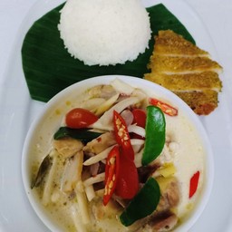 ข้าวต้มข่าไก่และปลาสลิดทอด