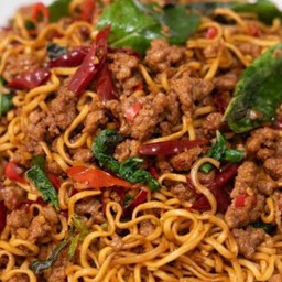 มาม่าผัดกะเพราหมูสับ