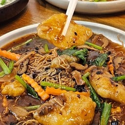 [อร่อยซ่ากับโค้ก] L72 โกยซี่หมี่ปลาเต้่าซี่ +  โค้กไม่มีน้ำตาล  (ขวด)