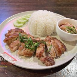 ข้าวยำแซ่บไก่ย่าง