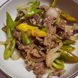 พริกหยวกเนื้อราดข้าว