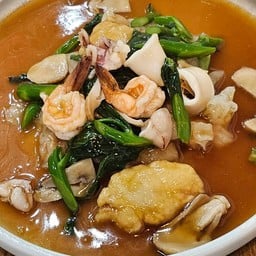 [อร่อยซ่ากับโค้ก] L68 ราดหน้าทะเล +  โค้ก ไม่มีน้ำตาล (ขวด)