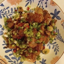 หมูกรอบผัดพริกเกลือ (กับข้าว)