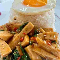 กระเพราหมูยอ