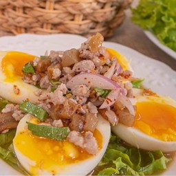 ยำไข่ยางมะตูม