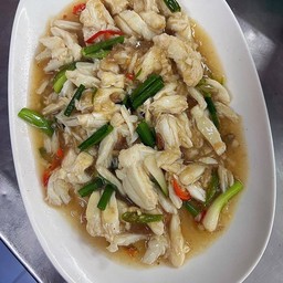 เนื้อปูก้อนผัดน้ำมันหอย(กับข้าว)