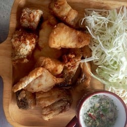 ปลาทอดปรุงรสราดข้าว