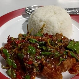 ข้าวราดกระเพาหมูกรอบ