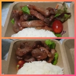 ข้าวหมูทอดถอนใจ 2 กล่อง