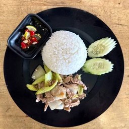 ข้าวราดผัดพริกหยวกไก่