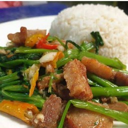 ผักบุ้งหมูกรอบ