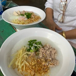 โจ๊กหมู ชามเบ้อเร้อ นี่เหรอ เบาๆ ยามเช้า ^^