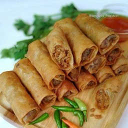 ปอเปี๊ยะทอด 4 ชิ้น